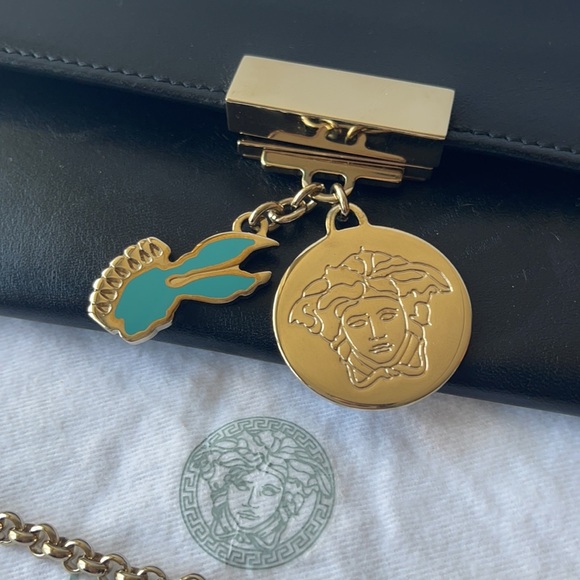 Authentic Versace Wallet and chain WOC clutch bag - Picture 2 of 11